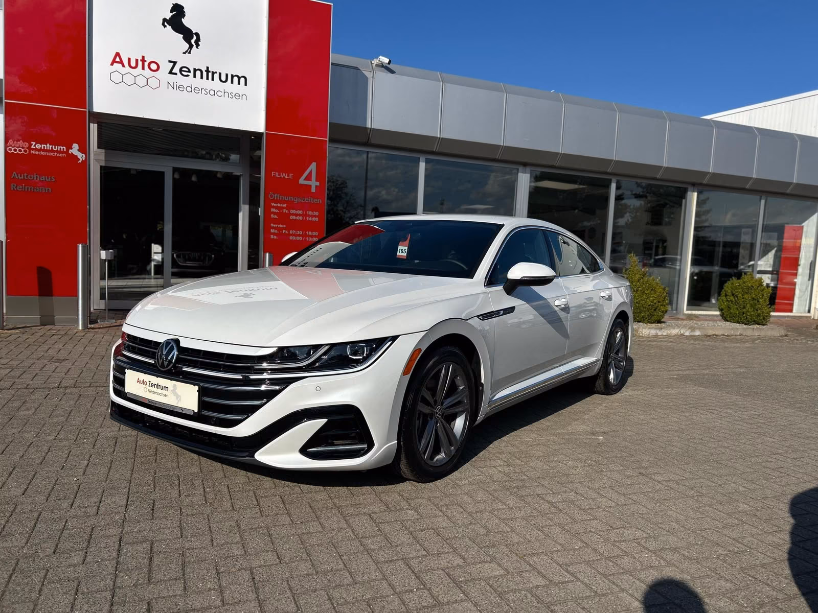 Offizielles mobile.de-Händlerbild des weißen VW Arteon R-Line